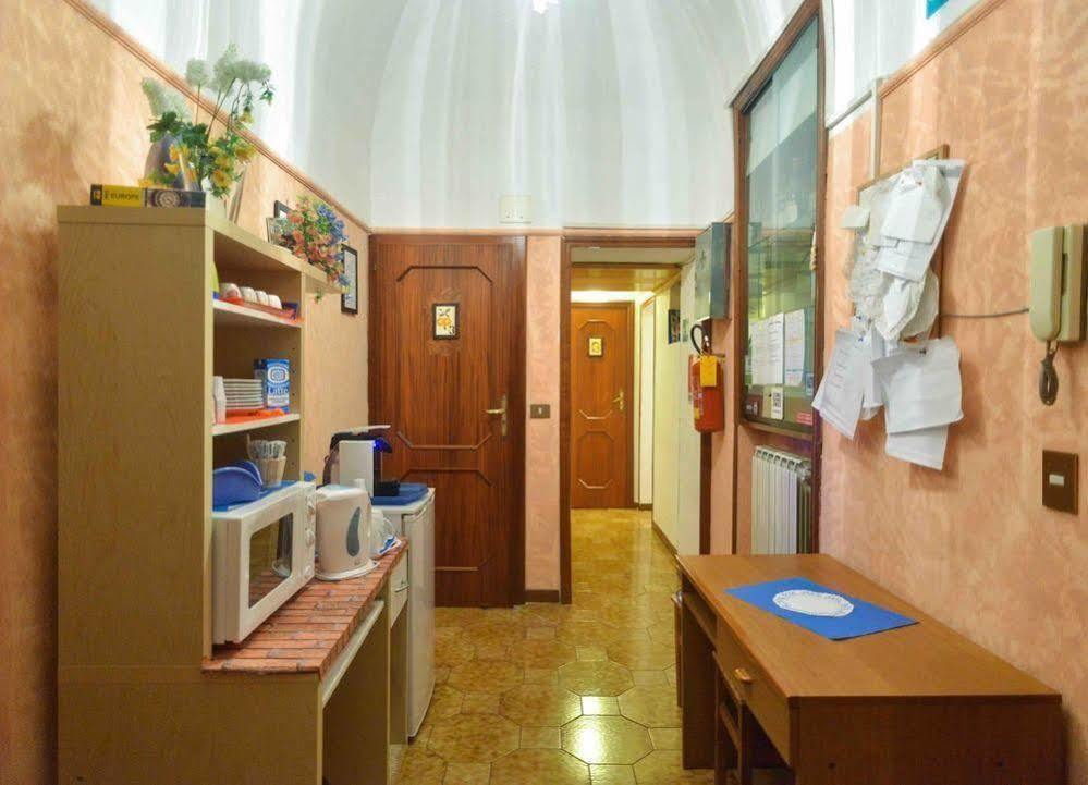 Trani B&T Rooms Рим Екстер'єр фото